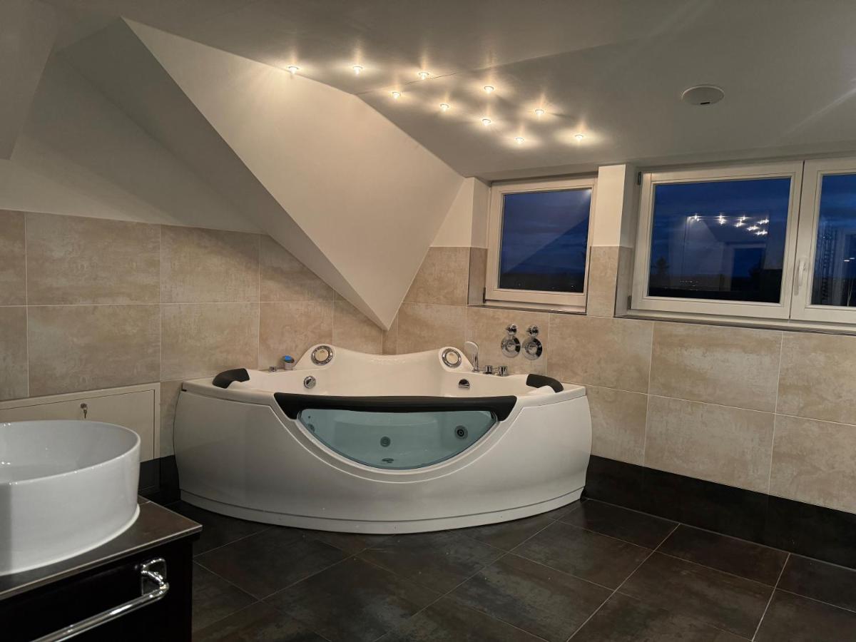 205 Qm "Traumtor" Mit Sauna, Whirlpool, Kamin Und 3 Terrassen Mit Blick In Die Boehmisch Saechsische Schweiz Dresda Exterior foto