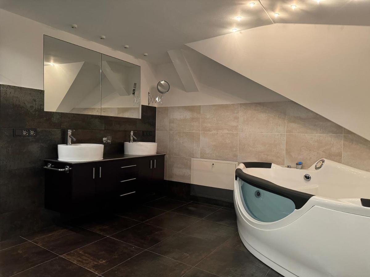 205 Qm "Traumtor" Mit Sauna, Whirlpool, Kamin Und 3 Terrassen Mit Blick In Die Boehmisch Saechsische Schweiz Dresda Exterior foto